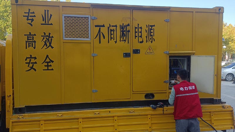 永平柴油发电机组和UPS电源配合使用时，如何避免切换过程中的电力中断？